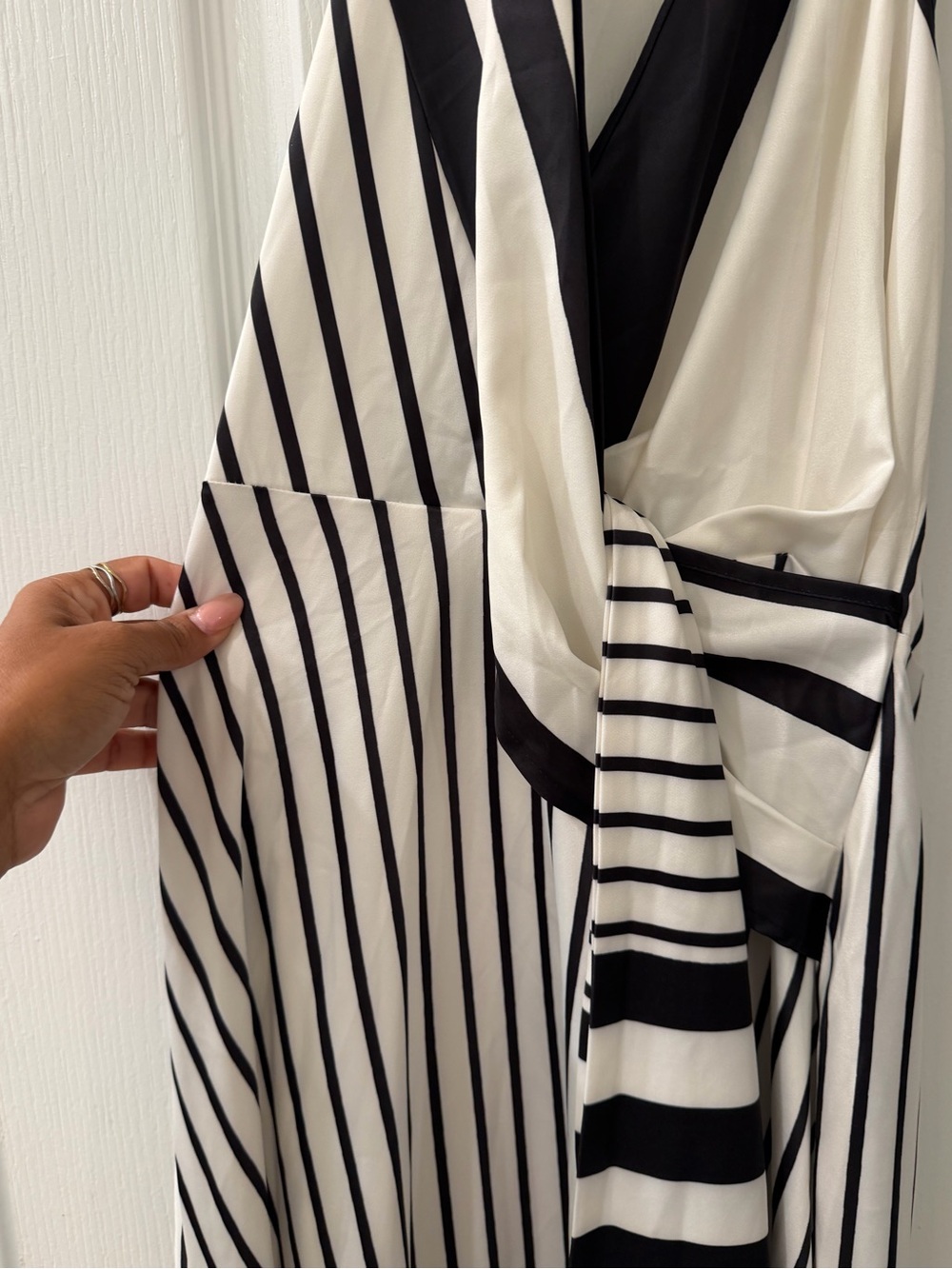 Commense Black and White One-Shoulder Striped Midi Dress - Picture 5 of 11